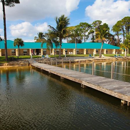 לייק פלאסיד Lake Grassy Inn & Suites מראה חיצוני תמונה