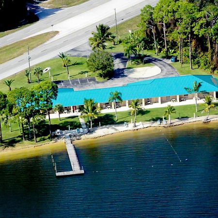 לייק פלאסיד Lake Grassy Inn & Suites מראה חיצוני תמונה