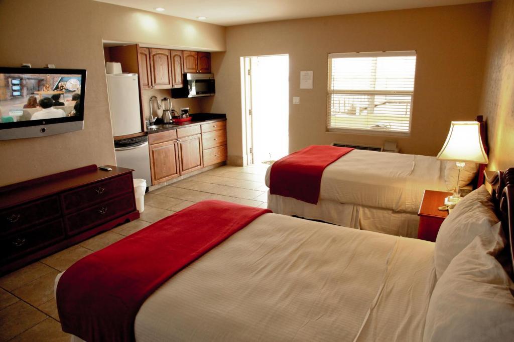 לייק פלאסיד Lake Grassy Inn & Suites חדר תמונה